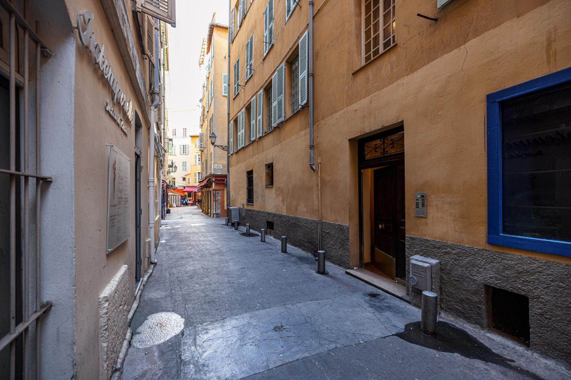 Charming 1 Bdr Old Town Apartment