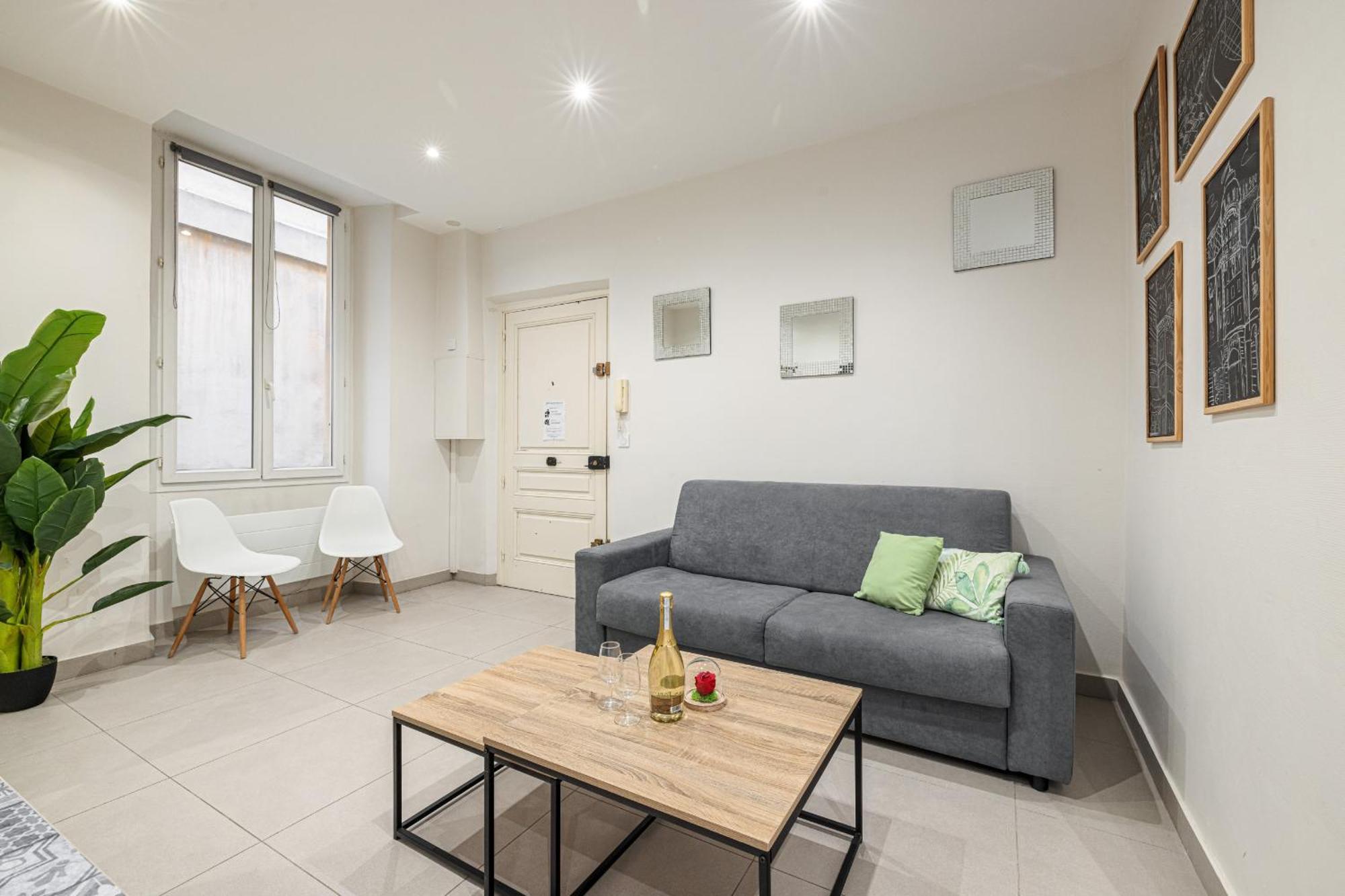 Charming 1 Bdr Old Town