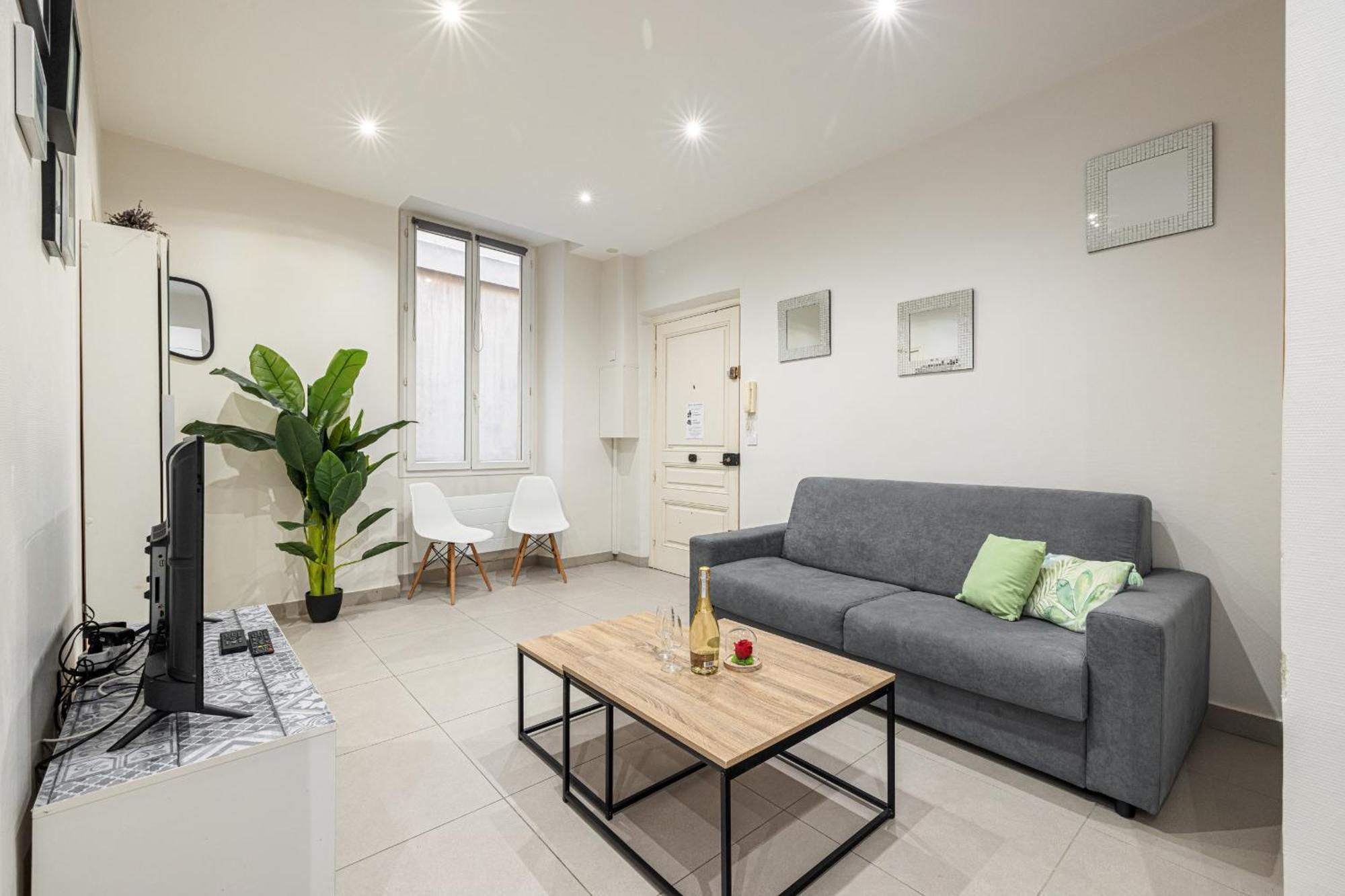 Charming 1 Bdr Old Town